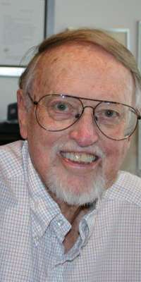 Frank Comstock, American composer., dies at age 90